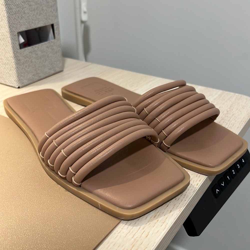 Dolce vita sandals